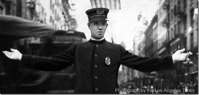 1915_traffic_cop_LAT