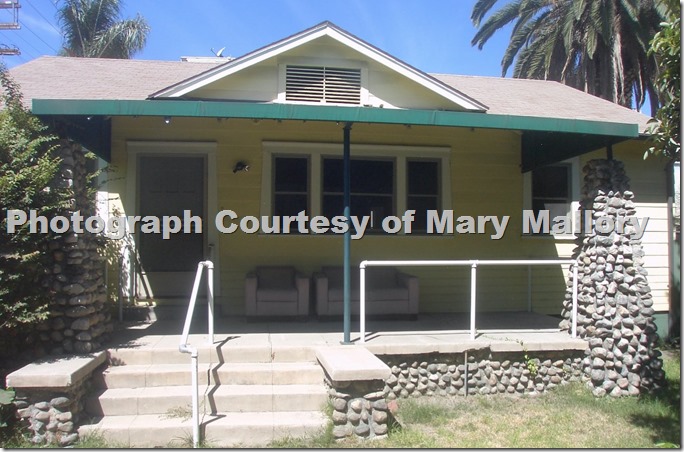 11015 Front Facade Windows - Columns