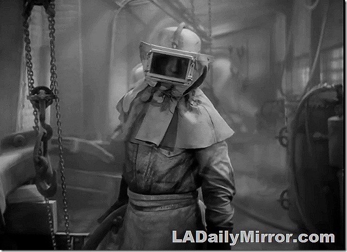 Mystery guest in mysterious outfit. Very perplexing! Mystery guest in mysterious outfit. Very perplexing!